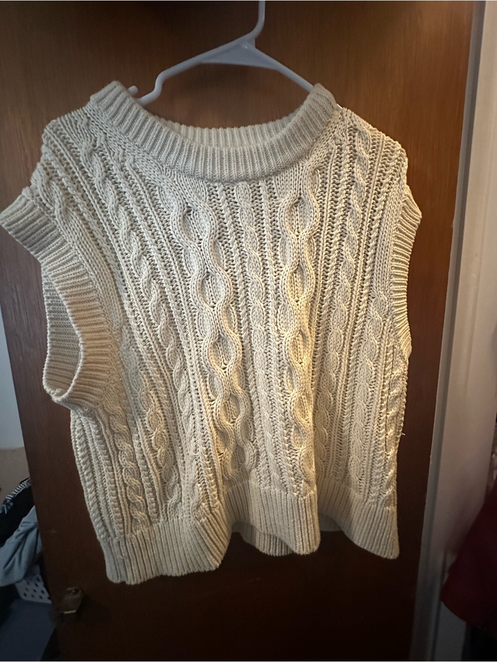 Velvet by Graham & Spencer Cream Cable Knit Sleeveless Sweater Vest